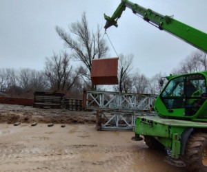 Przygotowania do montażu konstrukcji stalowych.