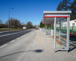 Przystanek autobusowy.