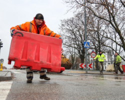 Drogowcy przygotowujący wiadukt do modernizacji.