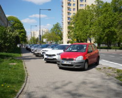 Ulica Międzynarodowa przed zmianami w parkowaniu pojazdów.