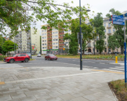 Remont przeszedł też fragment chodnika w narożniku skrzyżowania