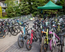 Mobilny Serwis Rowerowy na terenie szkoły. Zainteresowania nie brakowało