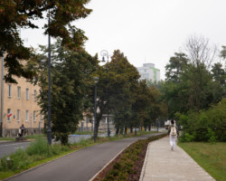 Chodnik i ścieżka rowerowa przy ulicy Podczaszyńskiego.