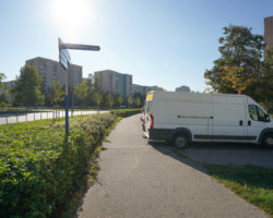 Chodnik przy ulicy Wrocławskiej.