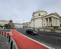 Plac Trzech Krzyży zmienił swój wygląd.