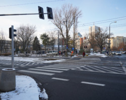 Przejście dla pieszych wraz z przejazdem rowerowym na ul. Stawki przed skrętem w ul. Karmelicką