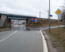 Ul. Świerszcza przed budową chodnika.