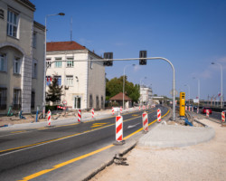 Budowa przejścia na skrzyżowaniu Karowej i Wisłostrady.