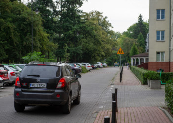 Okolice szkoły przy ul. Reja przed wprowadzeniem zmian.