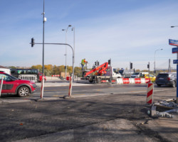 Budowa przejścia na skrzyżowaniu Karowej i Wybrzeża Kościuszkowskiego.