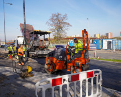 Budowa przejścia na skrzyżowaniu Karowej i Wybrzeża Kościuszkowskiego.