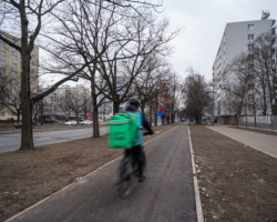 Droga dla rowerów w al. Jana Pawła II po przebudowie.