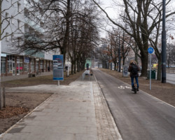 Droga dla rowerów w al. Jana Pawła II po przebudowie.