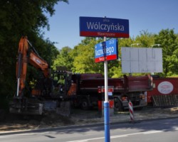 Budowa sygnalizacji na skrzyżowaniu Wólczyńskiej z Nocznickiego.